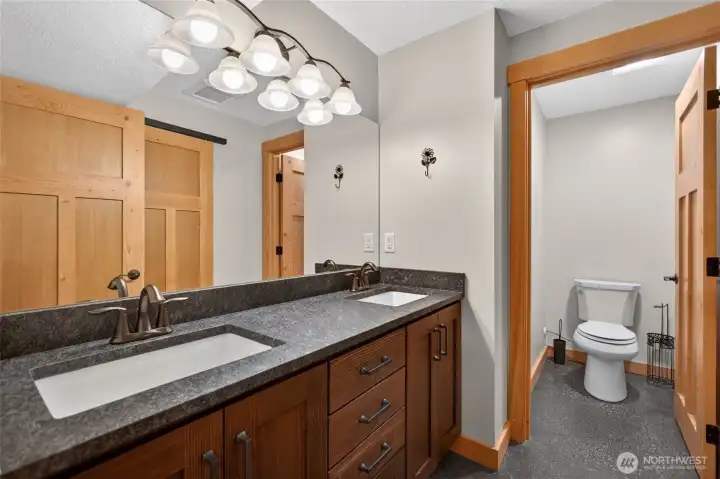 Lower-level 3/4 shared bath