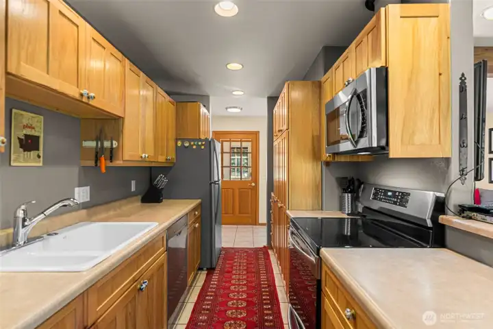Tile floors, Wood Cabinets