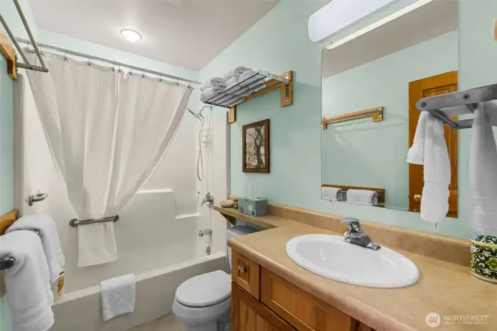 Main Room Full Bath