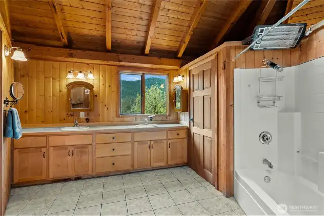 Upper floor bathroom