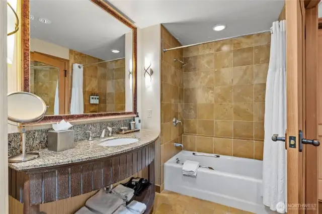 Tub/shower in bathroom.