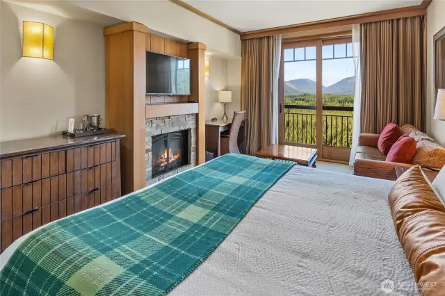 King bed...you'll sleep well in the mountains.