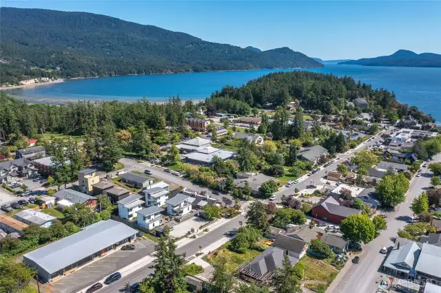 The home is centrally located in downtown Eastsound Village, close to all of the village amenities including schools, grocery, restaurants, library, and multiple public waterfront parks.