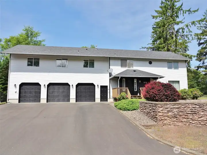 Huge asphalt driveway leading to the 3-car 1,040 sq.ft. Garage.