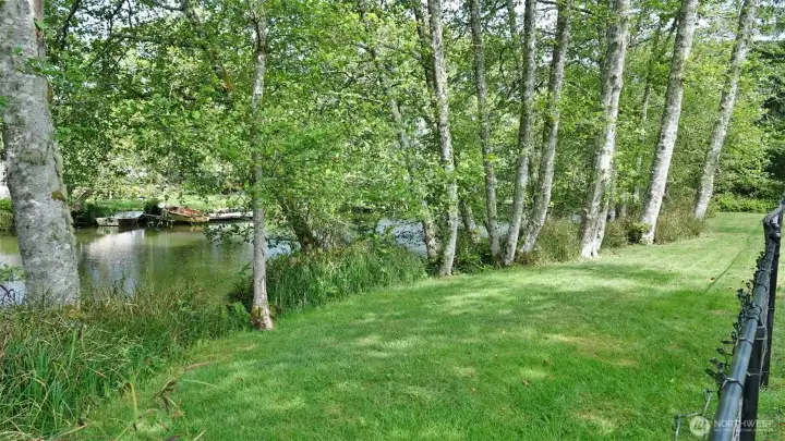 122ft of waterfrontage.