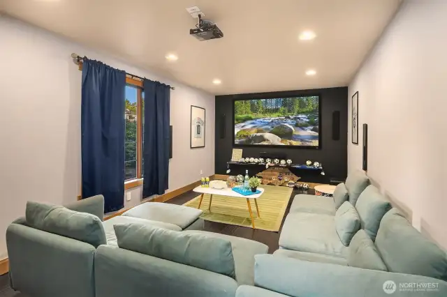 Bonus/Movie Room