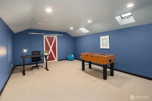 Extra Room/office above garage