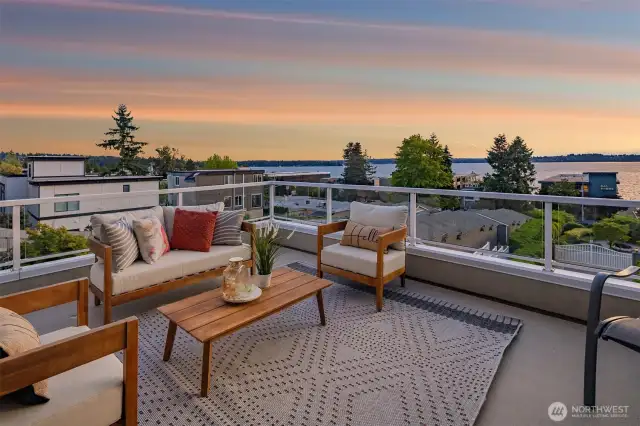 Welcome to View Pointe in Vibrant downtown Kirkland! A luxury boutique complex of 10 units!