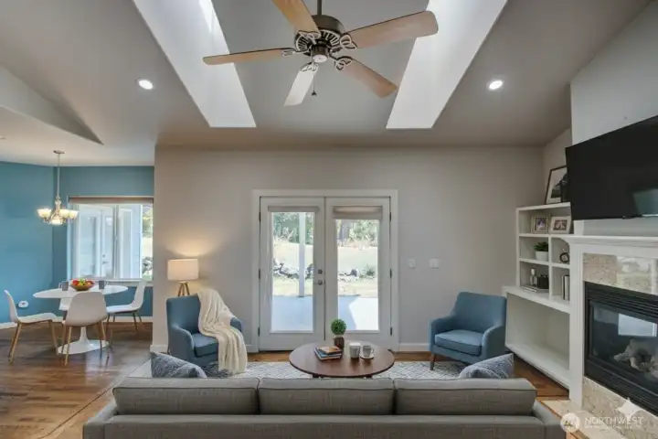 Living room and breakfast nook - virtually stage