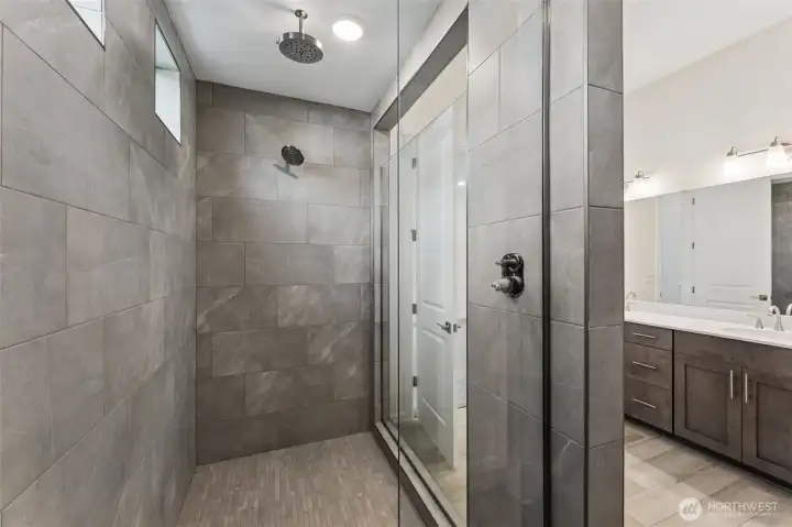***Actual Home*** Beautiful walk-in shower