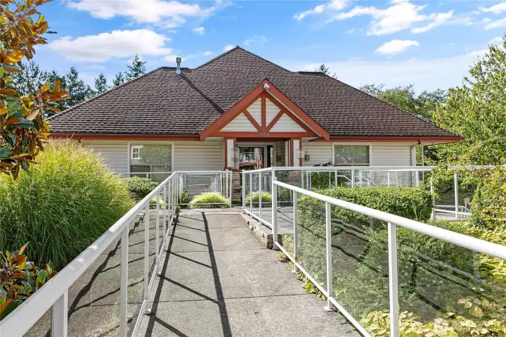 walkway to club house