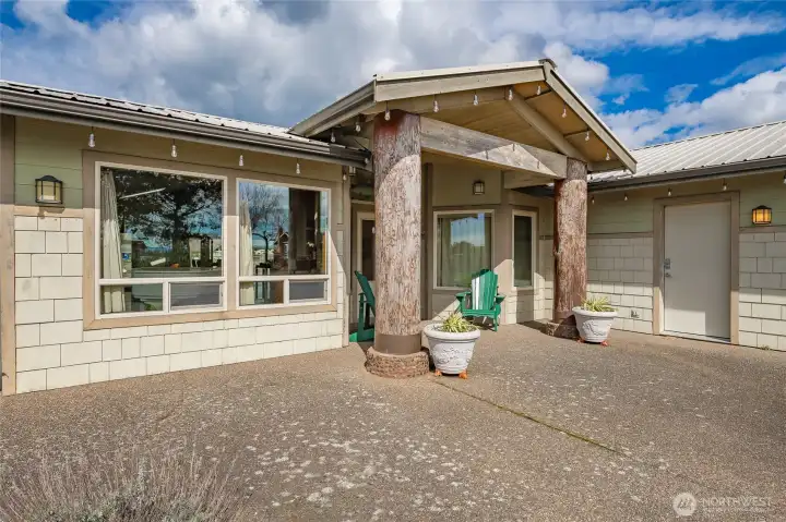 Huge timber frame style log entry provides a preview to what's inside. Prepare to be Wowed!