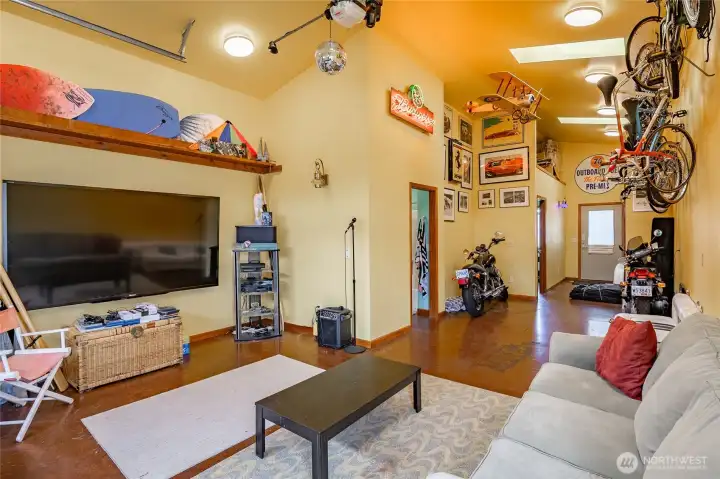 The 3rd largest Garage Bay has been finished to provide the Ultimate casual recreation & media space & could easily be transformed into a guest Casita or In-Law suite.