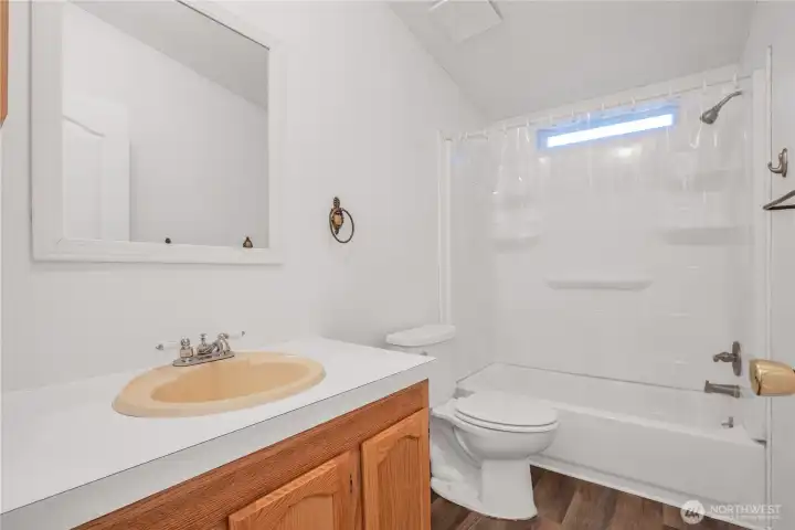 Main Bathroom off Hallway