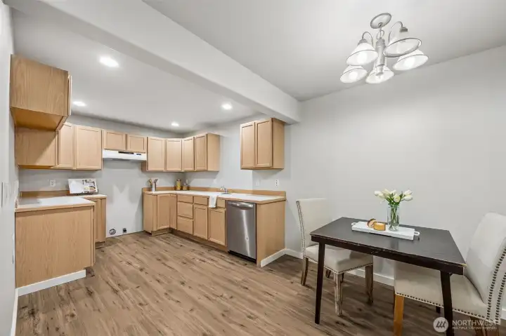 Lower level full kitchen