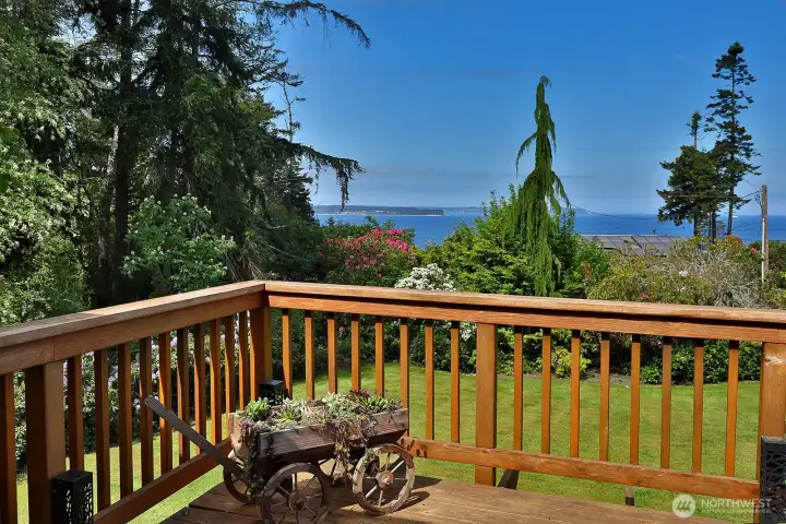 deck off main level living area, amazing views