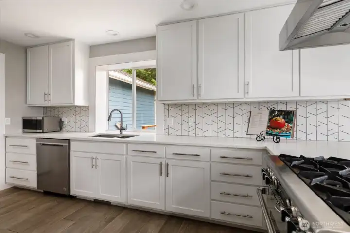 Updated kitchen quartz counters