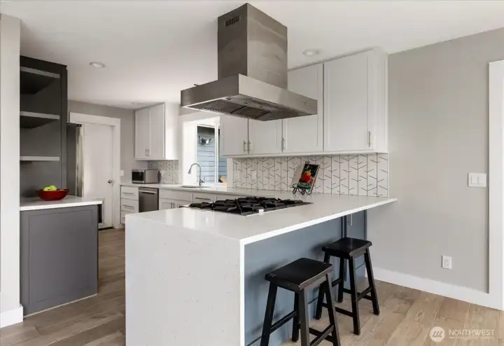 Kitchen with waterfall quartz countertop
