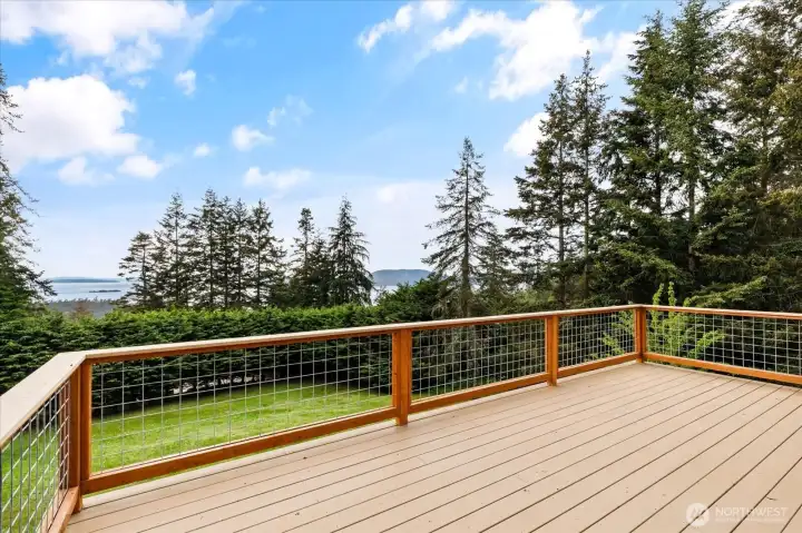 Expansive viewing deck