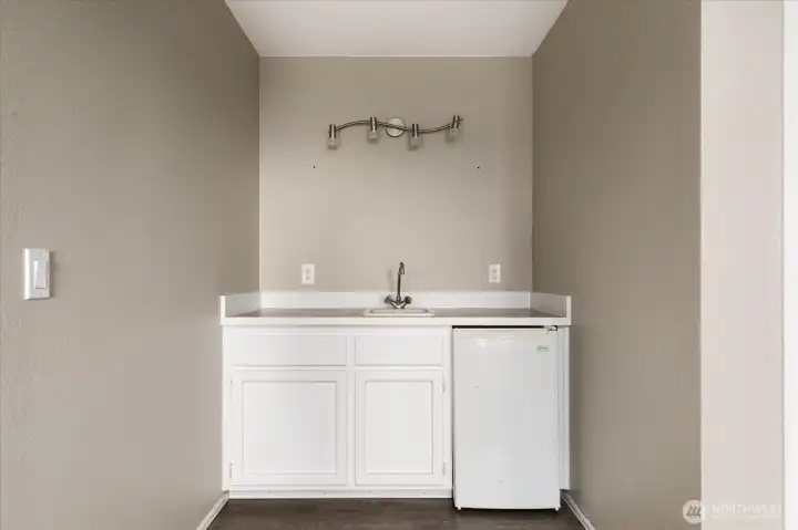 Lower level Kitchenette