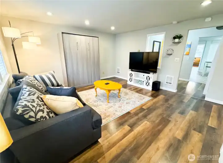 Bonus room # 2 / family room