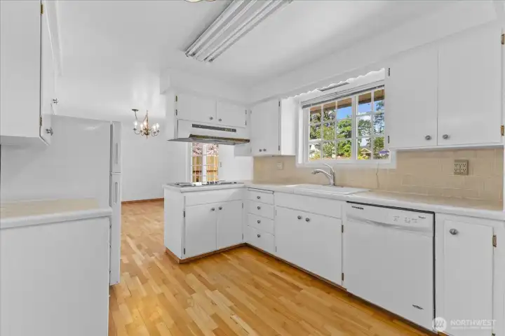 White and bright kitchen