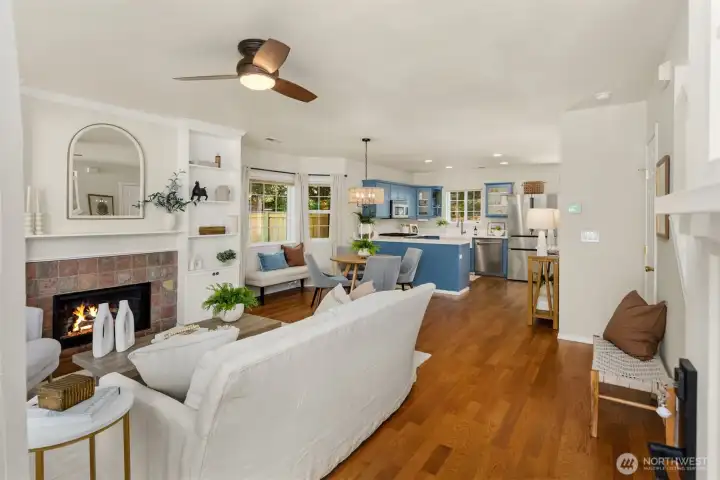 Beautiful hardwood floors welcome you upon entry. Beautiful hardwood floors welcome you upon entry.