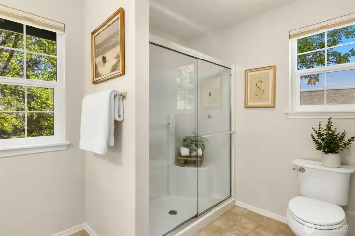 The primary bath. The primary bath.