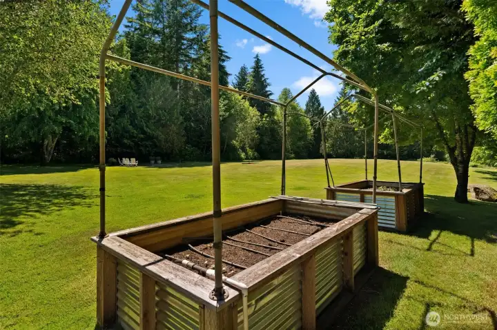 Built-in irrigation system for all of you green thumbs