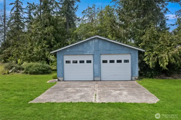 Heated 2 car garage