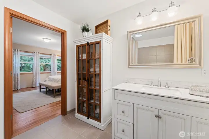 Main floor primary suite bath- tastefully done.