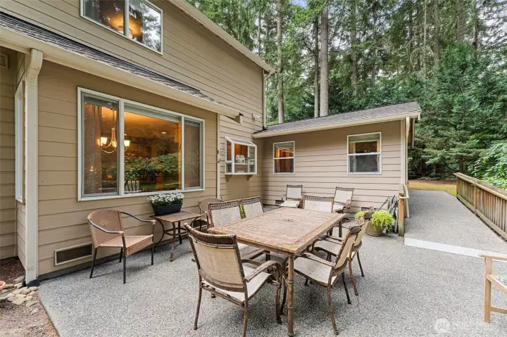 Private backyard patio--perfect for outdoor dining & entertaining.