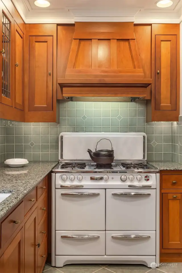 Woodwork details. The antique stove was fully restored and offers efficiency and aesthetic, perfect for preparing slow-cooking dishes as well as desserts. A piece of art in itself.