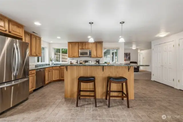 Beautiful hickory cabinets, great lighting, perfect breakfast bar.