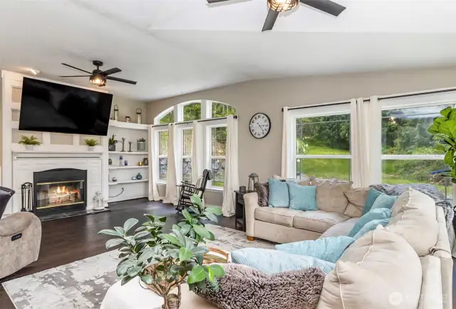 Floor to Ceiling Walls of Windows~Light & Bright~Large & Inviting Living Room~