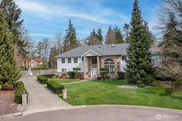 Perfect location at the end of a cul-de-sac in the desirable Parkside neighborhood!