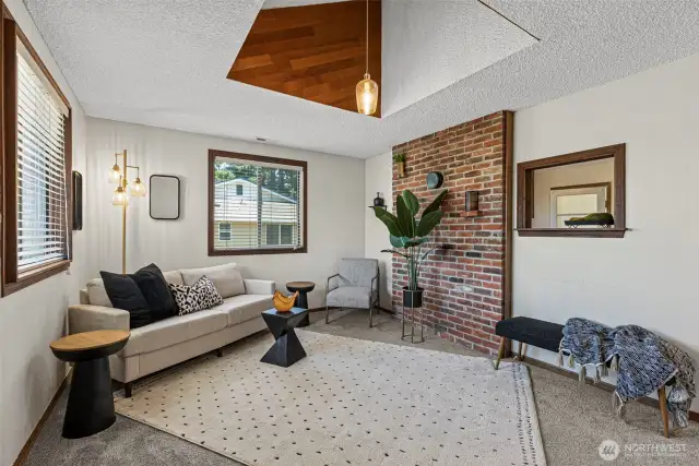 The open feel creates a perfect space for relaxing or entertaining, blending style and comfort in every corner. A true highlight of this charming home!