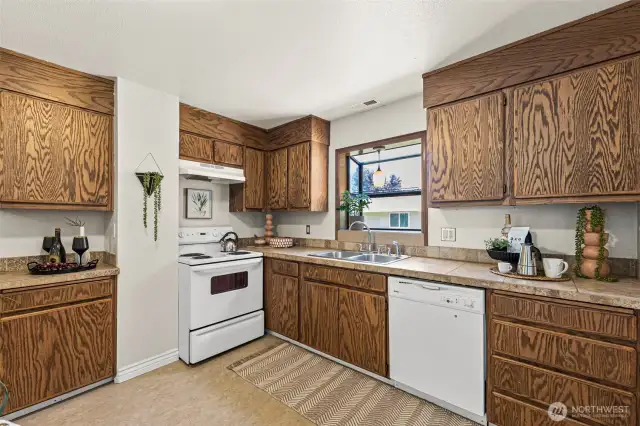 With generous counter space, ample cabinetry, and a bright eat-in area, it's perfect for casual dining or entertaining.