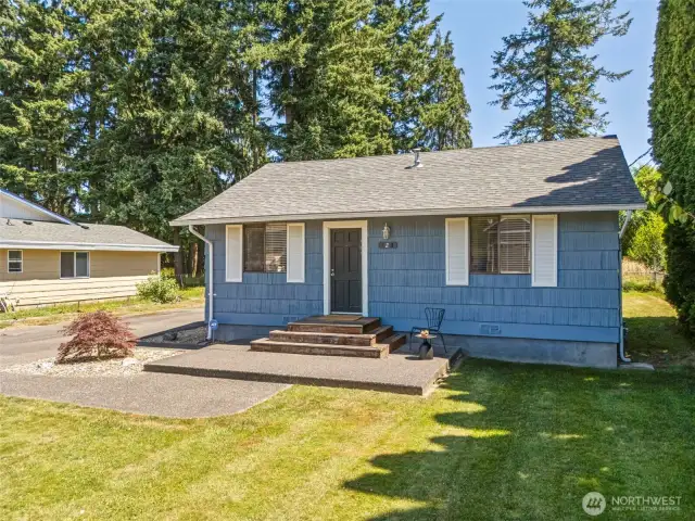 This charming rambler lives large with a spacious layout, a big yard, and abundant parking. Perfectly blending comfort and functionality, it offers plenty of room to relax, entertain, and enjoy outdoor living in a great location.