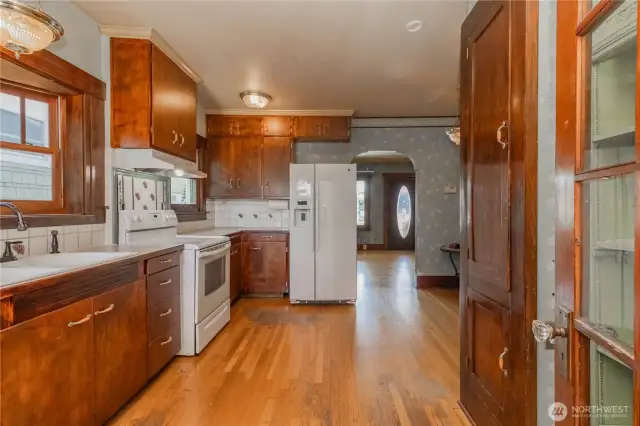 Be sure to check out the built in cupboard featured on the right hand side here.