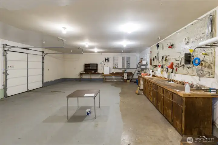 Huge shop includes a pellet stove plus another roll-up door for access to the back field/orchard
