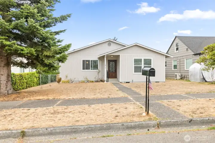 Welcome to 1415 E. 4th St.