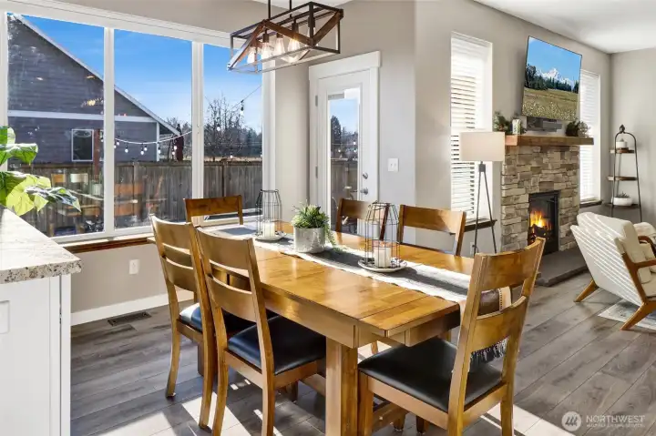 Step from the dining room to the patio for scrumptious PNW seafood cookouts, salty air, and long summer evenings!