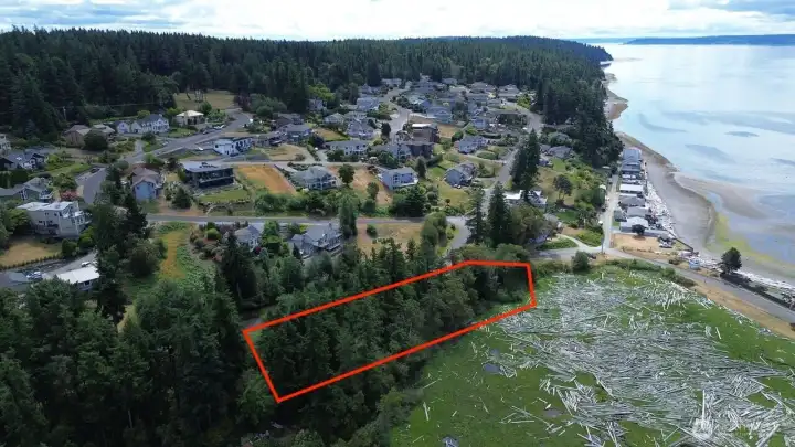 Approximate lay of the parcel. Just across street to the beach Approximate lay of the parcel. Just across street to the beach