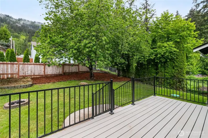 Brand new deck and railing.