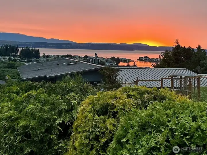Enjoy unforgettable sunsets from the deck as the sky lights up over the Hood Canal and Olympic Mountains in true Pacific Northwest fashion. Enjoy unforgettable sunsets from the deck as the sky lights up over the Hood Canal and Olympic Mountains in true Pacific Northwest fashion.