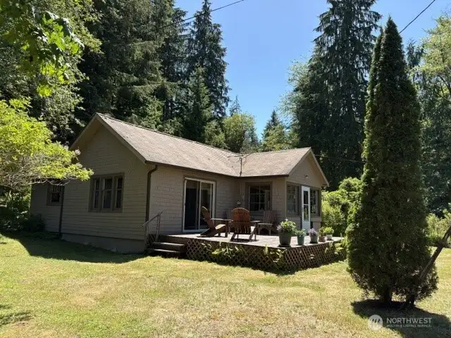 Vintage 1920's cabin at Lake Quinault.