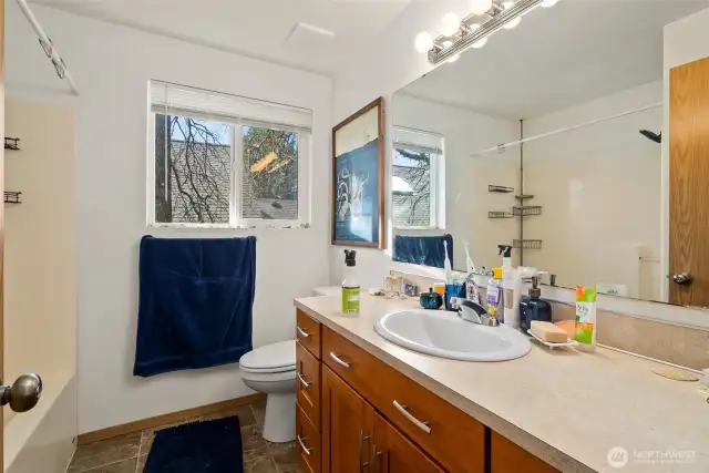 1408 upstairs full bathroom