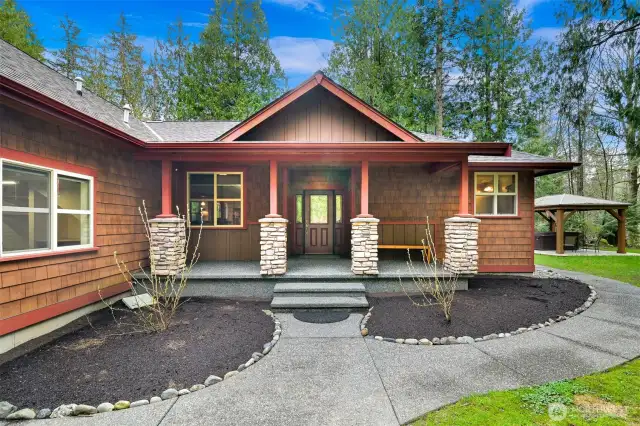 Main house with 3bedrooms and 2 full bathrooms