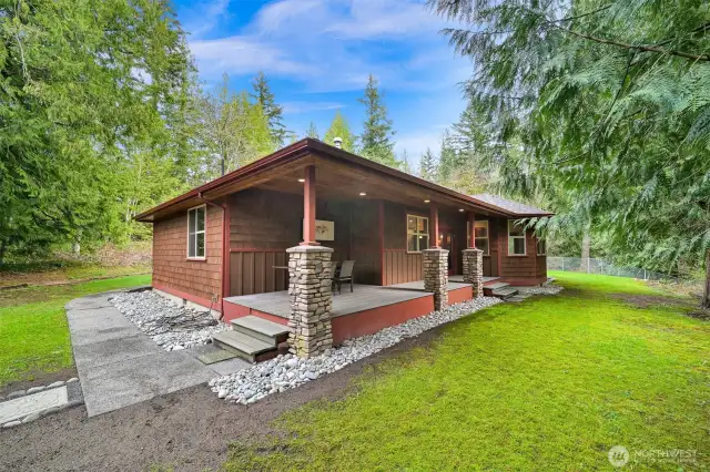2 covered porches to enjoy all PNW seasons